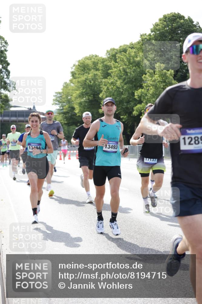 29.06.2025 - hella hamburg halbmarathon Jannik Wohlers http://msf.ph/oto/8194715 29.06.2025 09:46:22 Lombardsbrücke 2243, 4944, 5048, 5152, 5660, 6683, 7466, 7622, 7628, 7867, 8312, 10477, 10927, 11304, 11661, 12447, 12899, 13199, 13493, 13494, 13729, 14310, 14450, 14899, 15902, 16505, 16619, 16811, 16957, 17137, 17751, 18026, 18277, 18357, 18600, 18824 meine-sportfotos.de