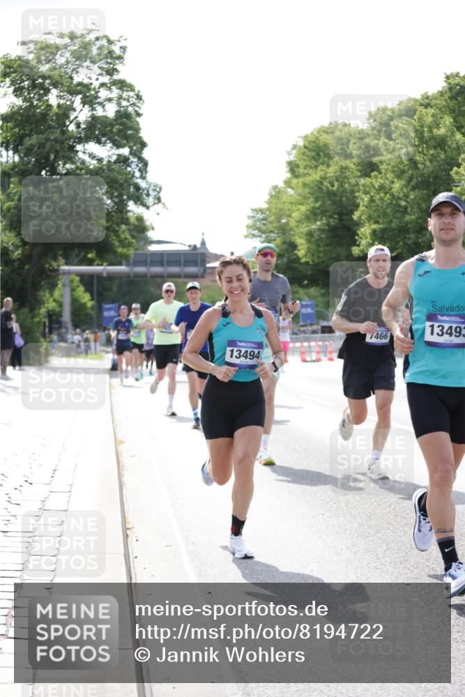 29.06.2025 - hella hamburg halbmarathon Jannik Wohlers http://msf.ph/oto/8194722 29.06.2025 09:46:22 Lombardsbrücke 2243, 4944, 5048, 5152, 5660, 6683, 7466, 7622, 7628, 7867, 8312, 10477, 10927, 11304, 11661, 12447, 12899, 13199, 13493, 13494, 13729, 14310, 14450, 14899, 15902, 16505, 16619, 16811, 16957, 17137, 17751, 18026, 18277, 18357, 18600, 18824 meine-sportfotos.de