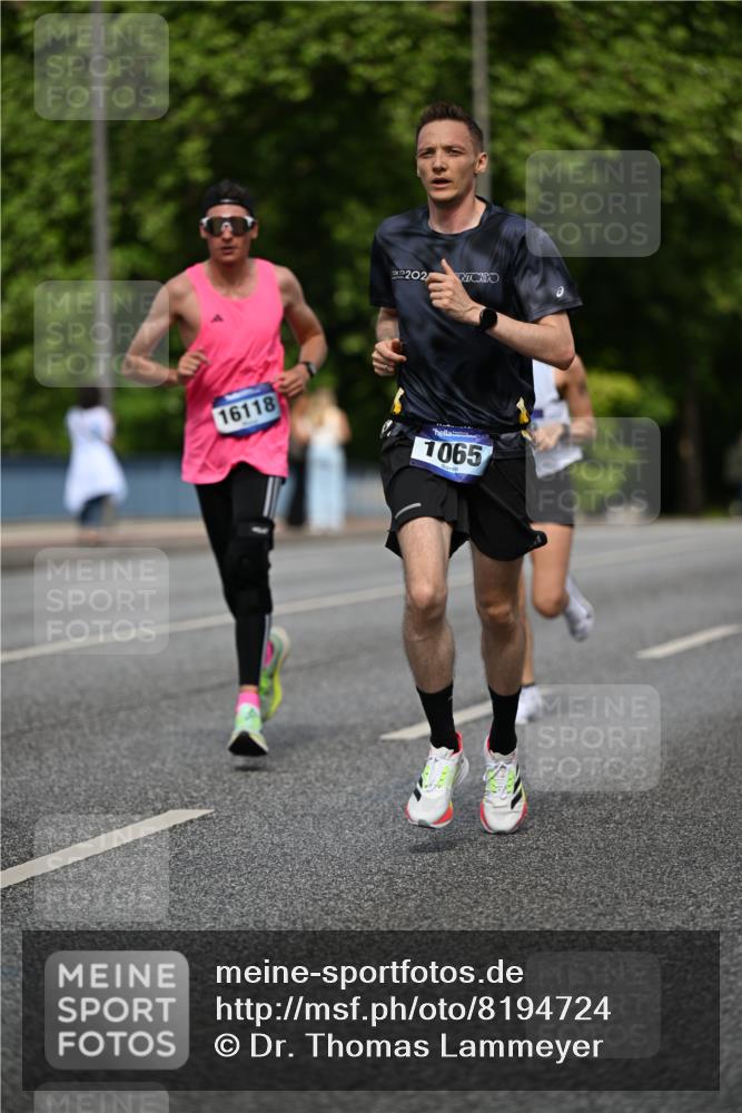 29.06.2025 - hella hamburg halbmarathon Dr. Thomas Lammeyer http://msf.ph/oto/8194724 29.06.2025 09:47:49 Kennedybrücke 1065, 2021, 2879, 3075, 3845, 3968, 4678, 5367, 7349, 8473, 8731, 9047, 10790, 10848 meine-sportfotos.de