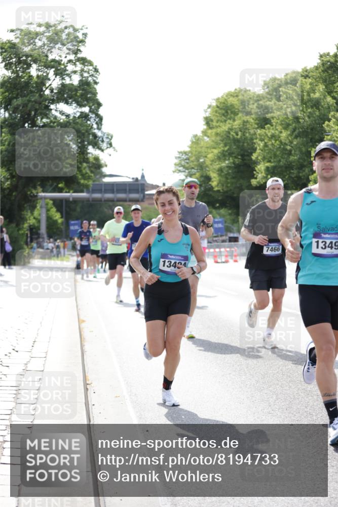 29.06.2025 - hella hamburg halbmarathon Jannik Wohlers http://msf.ph/oto/8194733 29.06.2025 09:46:22 Lombardsbrücke 2243, 4944, 5048, 5152, 5660, 6683, 7466, 7622, 7628, 7867, 8312, 10477, 10927, 11304, 11661, 12447, 12899, 13199, 13493, 13494, 13729, 14310, 14450, 14899, 15902, 16505, 16619, 16811, 16957, 17137, 17751, 18026, 18277, 18357, 18600, 18824 meine-sportfotos.de