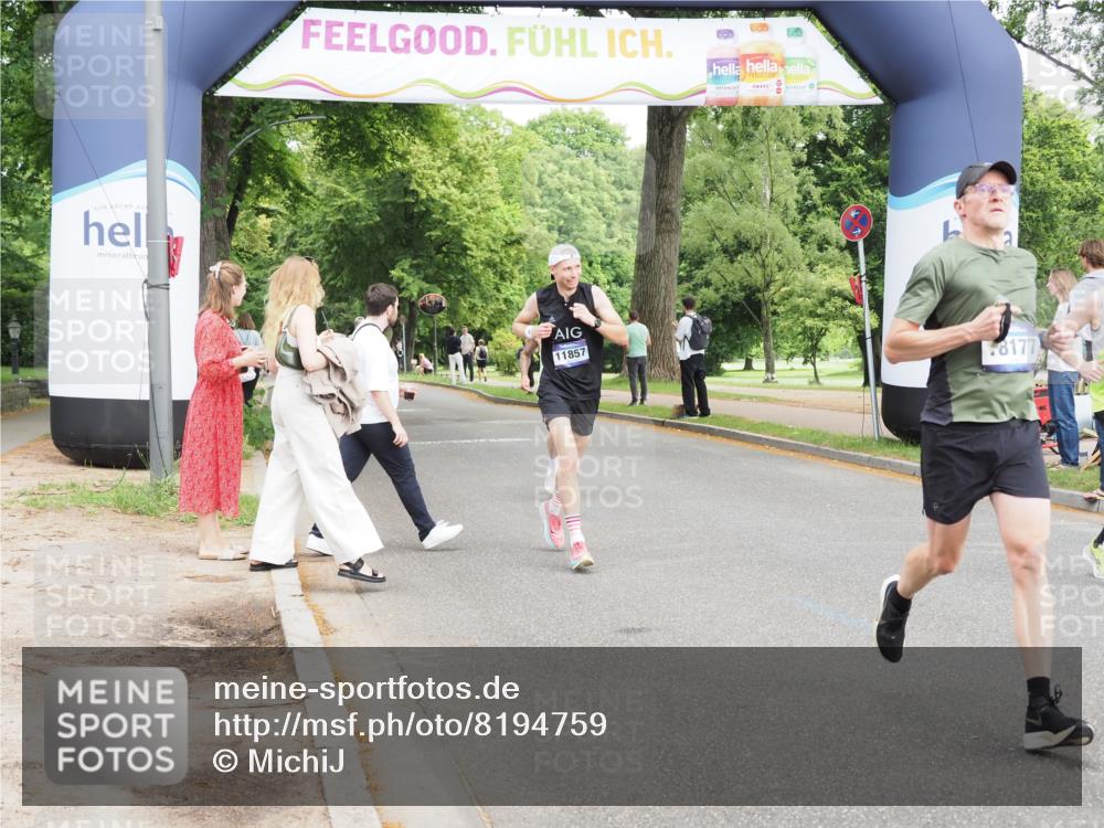 29.06.2025 - hella hamburg halbmarathon MichiJ http://msf.ph/oto/8194759 29.06.2025 10:20:23 Zwischen KM18-KM19 3201, 5826, 7481, 10017, 11413, 11857, 16508, 18177 meine-sportfotos.de