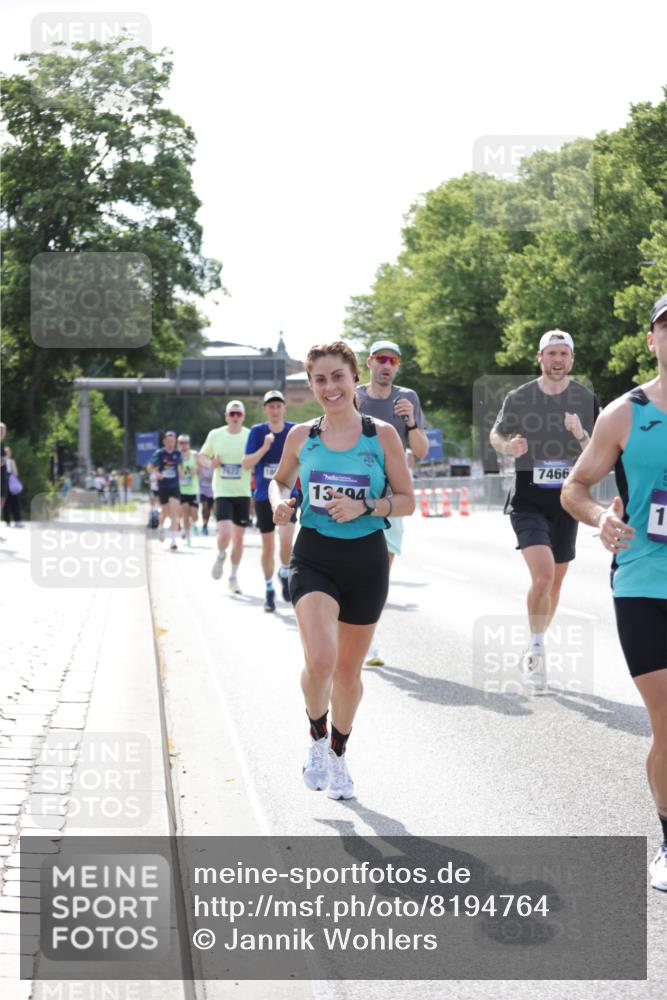 29.06.2025 - hella hamburg halbmarathon Jannik Wohlers http://msf.ph/oto/8194764 29.06.2025 09:46:22 Lombardsbrücke 2243, 4944, 5048, 5152, 5660, 6683, 7466, 7622, 7628, 7867, 8312, 10477, 10927, 11304, 11661, 12447, 12899, 13199, 13493, 13494, 13729, 14310, 14450, 14899, 15902, 16505, 16619, 16811, 16957, 17137, 17751, 18026, 18277, 18357, 18600, 18824 meine-sportfotos.de