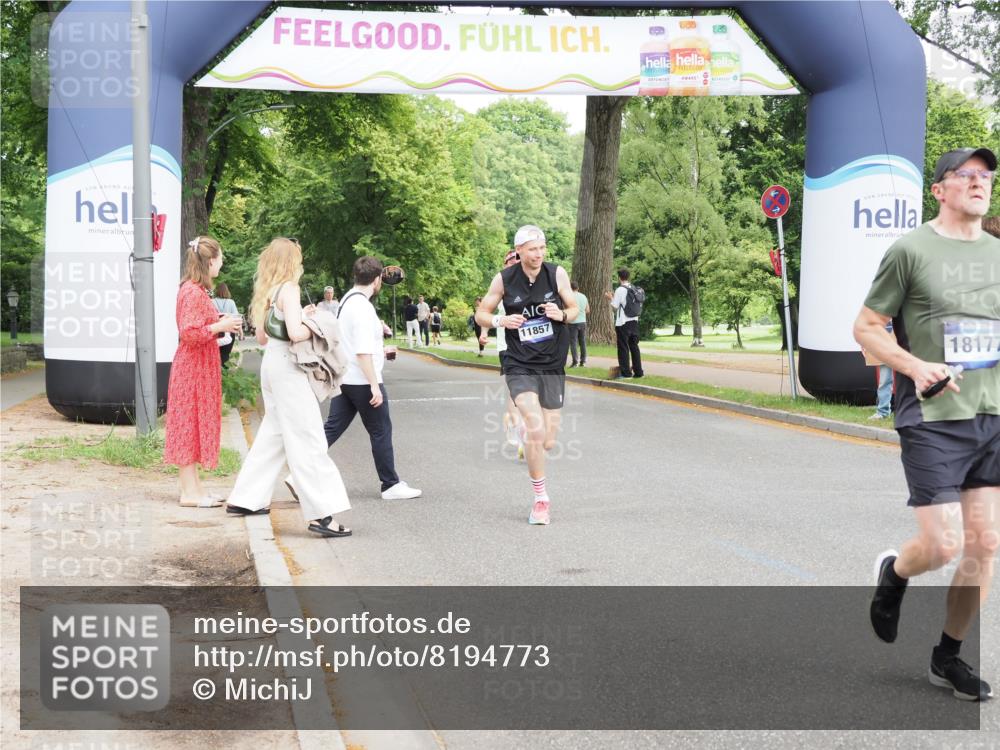 29.06.2025 - hella hamburg halbmarathon MichiJ http://msf.ph/oto/8194773 29.06.2025 10:20:24 Zwischen KM18-KM19 2851, 3201, 5826, 7481, 10017, 11413, 11857, 16508, 17322, 18177 meine-sportfotos.de