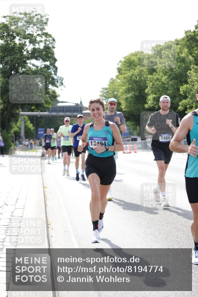 29.06.2025 - hella hamburg halbmarathon Jannik Wohlers http://msf.ph/oto/8194774 29.06.2025 09:46:22 Lombardsbrücke 2243, 4944, 5048, 5152, 5660, 6683, 7466, 7622, 7628, 7867, 8312, 10477, 10927, 11304, 11661, 12447, 12899, 13199, 13493, 13494, 13729, 14310, 14450, 14899, 15902, 16505, 16619, 16811, 16957, 17137, 17751, 18026, 18277, 18357, 18600, 18824 meine-sportfotos.de