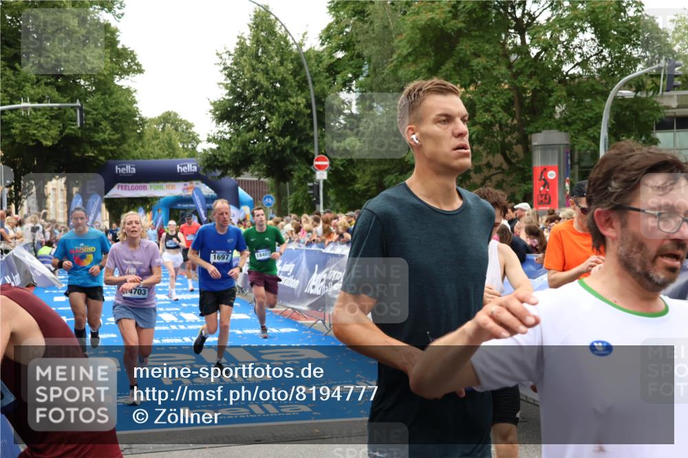 29.06.2025 - hella hamburg halbmarathon Zöllner http://msf.ph/oto/8194777 29.06.2025 10:45:31 Ziel 1697, 2415, 6831, 12277, 12643, 14062, 14703, 16725, 18407, 18638 meine-sportfotos.de
