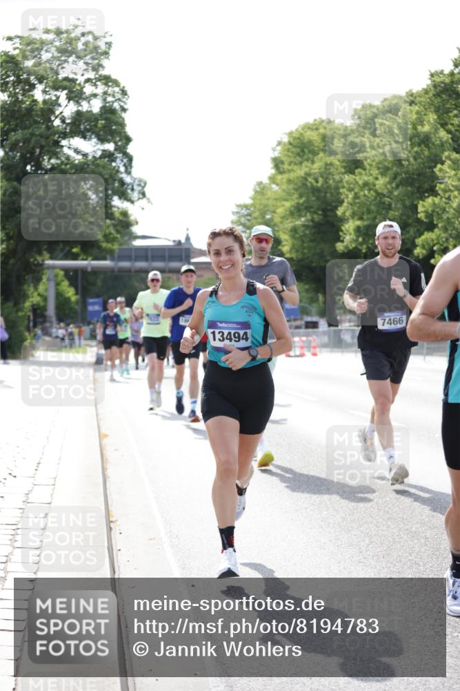 29.06.2025 - hella hamburg halbmarathon Jannik Wohlers http://msf.ph/oto/8194783 29.06.2025 09:46:22 Lombardsbrücke 2243, 4944, 5048, 5152, 5660, 6683, 7466, 7622, 7628, 7867, 8312, 10477, 10927, 11304, 11661, 12447, 12899, 13199, 13493, 13494, 13729, 14310, 14450, 14899, 15902, 16505, 16619, 16811, 16957, 17137, 17751, 18026, 18277, 18357, 18600, 18824 meine-sportfotos.de