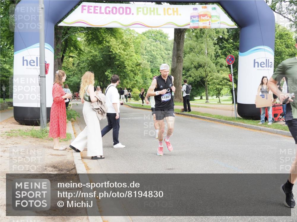 29.06.2025 - hella hamburg halbmarathon MichiJ http://msf.ph/oto/8194830 29.06.2025 10:20:24 Zwischen KM18-KM19 2851, 3201, 5826, 7481, 10017, 11413, 11857, 16508, 17322, 18177 meine-sportfotos.de