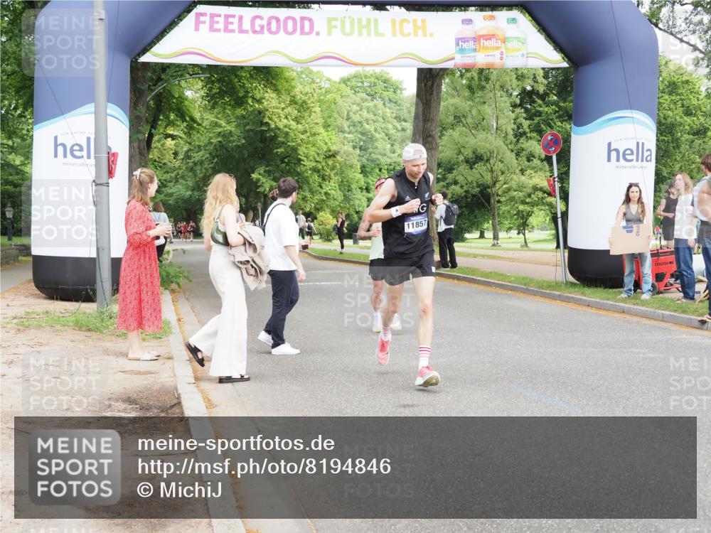 29.06.2025 - hella hamburg halbmarathon MichiJ http://msf.ph/oto/8194846 29.06.2025 10:20:24 Zwischen KM18-KM19 2851, 3201, 5826, 7481, 10017, 11413, 11857, 16508, 17322, 18177 meine-sportfotos.de