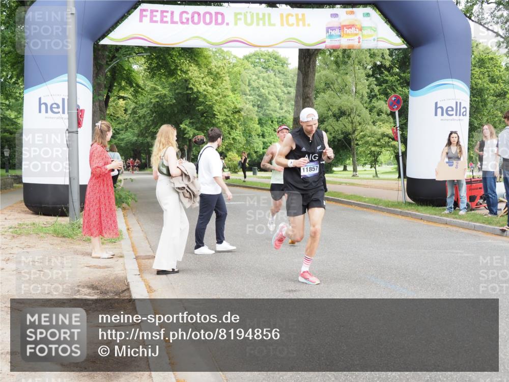 29.06.2025 - hella hamburg halbmarathon MichiJ http://msf.ph/oto/8194856 29.06.2025 10:20:24 Zwischen KM18-KM19 2851, 3201, 5826, 7481, 10017, 11413, 11857, 16508, 17322, 18177 meine-sportfotos.de