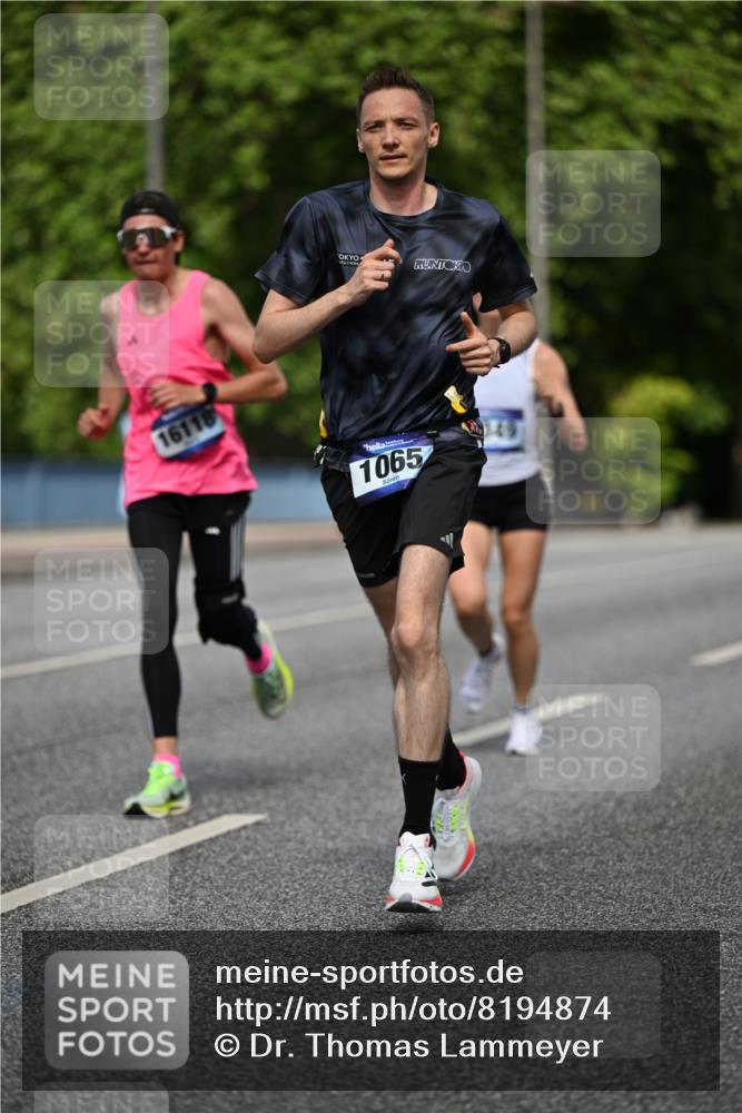 29.06.2025 - hella hamburg halbmarathon Dr. Thomas Lammeyer http://msf.ph/oto/8194874 29.06.2025 09:47:49 Kennedybrücke 1065, 2021, 2879, 3075, 3845, 3968, 4678, 5367, 7349, 8473, 8731, 9047, 10790, 10848 meine-sportfotos.de