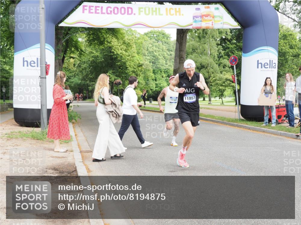 29.06.2025 - hella hamburg halbmarathon MichiJ http://msf.ph/oto/8194875 29.06.2025 10:20:24 Zwischen KM18-KM19 2851, 3201, 5826, 7481, 10017, 11413, 11857, 16508, 17322, 18177 meine-sportfotos.de