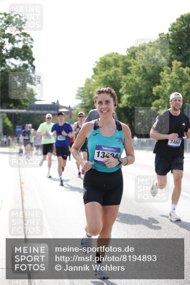 29.06.2025 - hella hamburg halbmarathon Jannik Wohlers http://msf.ph/oto/8194893 29.06.2025 09:46:23 Lombardsbrücke 2243, 4944, 5048, 5152, 5660, 6683, 7466, 7622, 7628, 7867, 8312, 10477, 10927, 11304, 11661, 12447, 12899, 13199, 13493, 13494, 13729, 14310, 14450, 14899, 16417, 16505, 16619, 16811, 16957, 17137, 17329, 17751, 18026, 18277, 18357, 18600, 18824 meine-sportfotos.de
