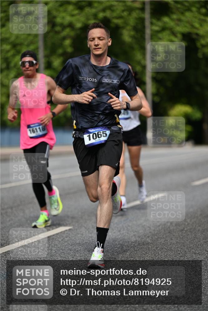 29.06.2025 - hella hamburg halbmarathon Dr. Thomas Lammeyer http://msf.ph/oto/8194925 29.06.2025 09:47:49 Kennedybrücke 1065, 2021, 2879, 3075, 3845, 3968, 4678, 5367, 7349, 8473, 8731, 9047, 10790, 10848 meine-sportfotos.de