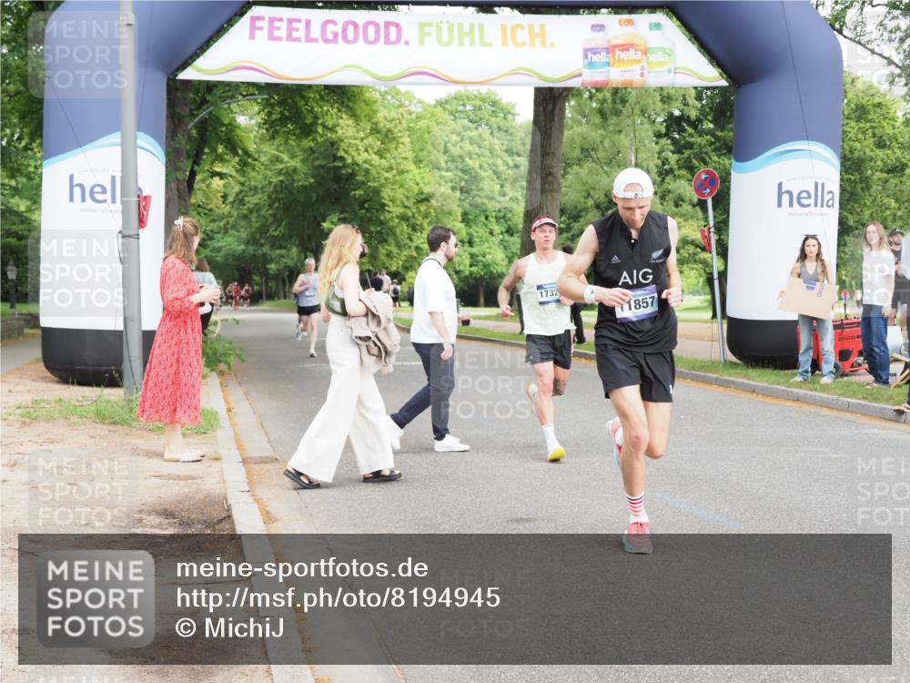29.06.2025 - hella hamburg halbmarathon MichiJ http://msf.ph/oto/8194945 29.06.2025 10:20:24 Zwischen KM18-KM19 2851, 3201, 5826, 7481, 10017, 11413, 11857, 16508, 17322, 18177 meine-sportfotos.de