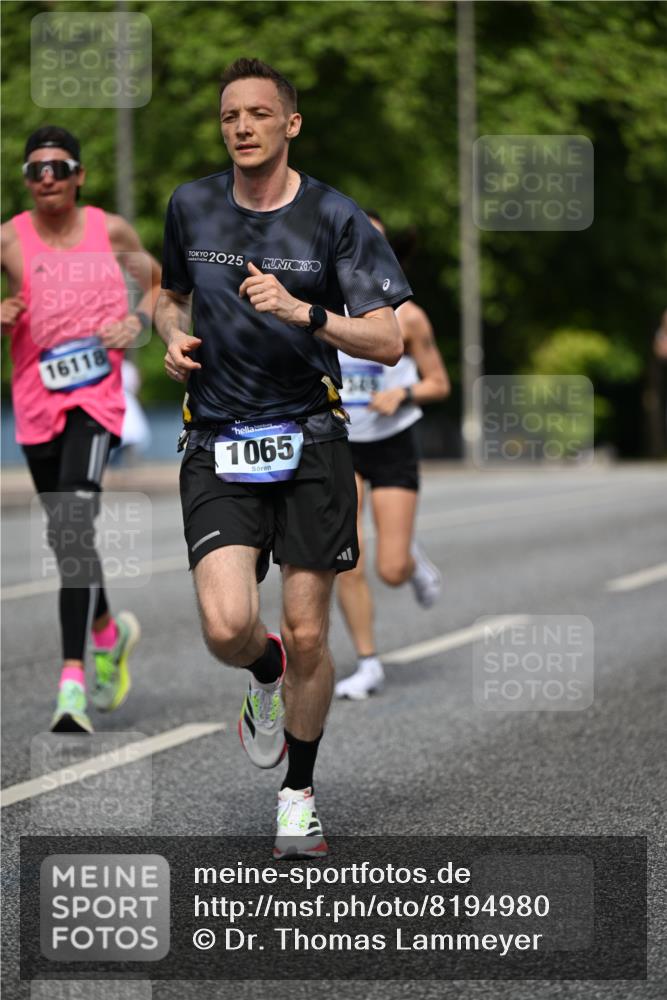 29.06.2025 - hella hamburg halbmarathon Dr. Thomas Lammeyer http://msf.ph/oto/8194980 29.06.2025 09:47:49 Kennedybrücke 1065, 2021, 2879, 3075, 3845, 3968, 4678, 5367, 7349, 8473, 8731, 9047, 10790, 10848 meine-sportfotos.de