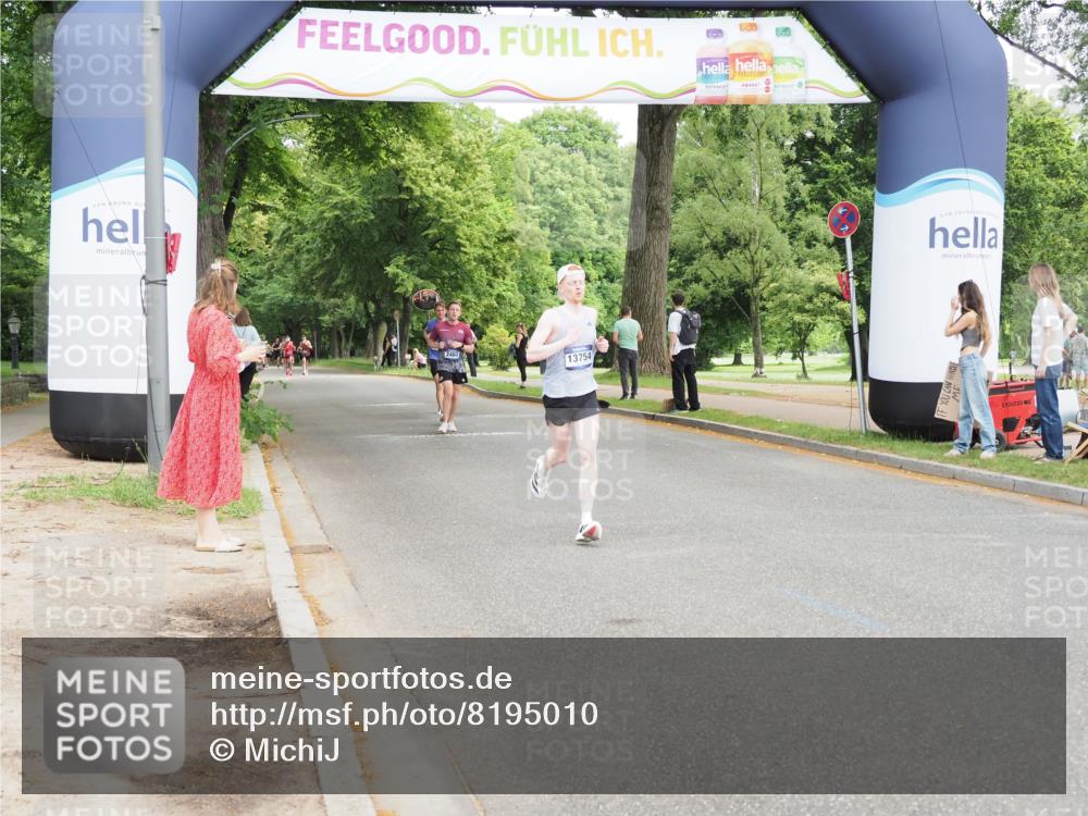 29.06.2025 - hella hamburg halbmarathon MichiJ http://msf.ph/oto/8195010 29.06.2025 10:20:28 Zwischen KM18-KM19 2851, 5826, 7481, 10017, 11413, 11857, 13754, 17322, 18177 meine-sportfotos.de