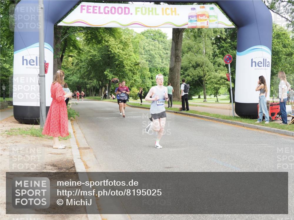 29.06.2025 - hella hamburg halbmarathon MichiJ http://msf.ph/oto/8195025 29.06.2025 10:20:28 Zwischen KM18-KM19 2851, 5826, 7481, 10017, 11413, 11857, 13754, 17322, 18177 meine-sportfotos.de