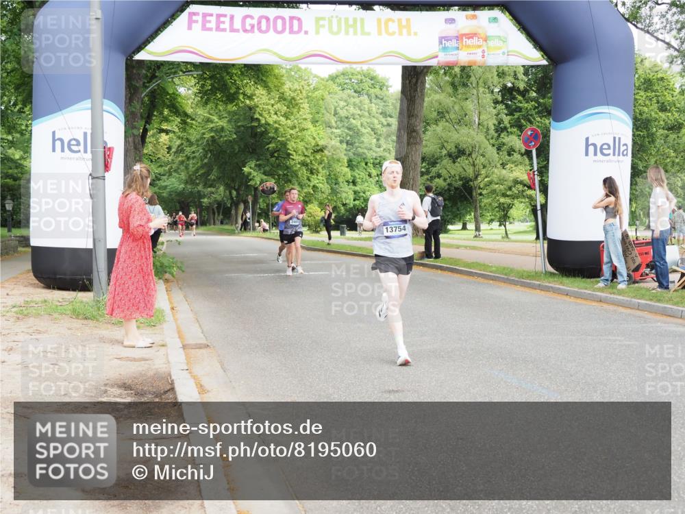 29.06.2025 - hella hamburg halbmarathon MichiJ http://msf.ph/oto/8195060 29.06.2025 10:20:28 Zwischen KM18-KM19 2851, 5826, 7481, 10017, 11413, 11857, 13754, 17322, 18177 meine-sportfotos.de