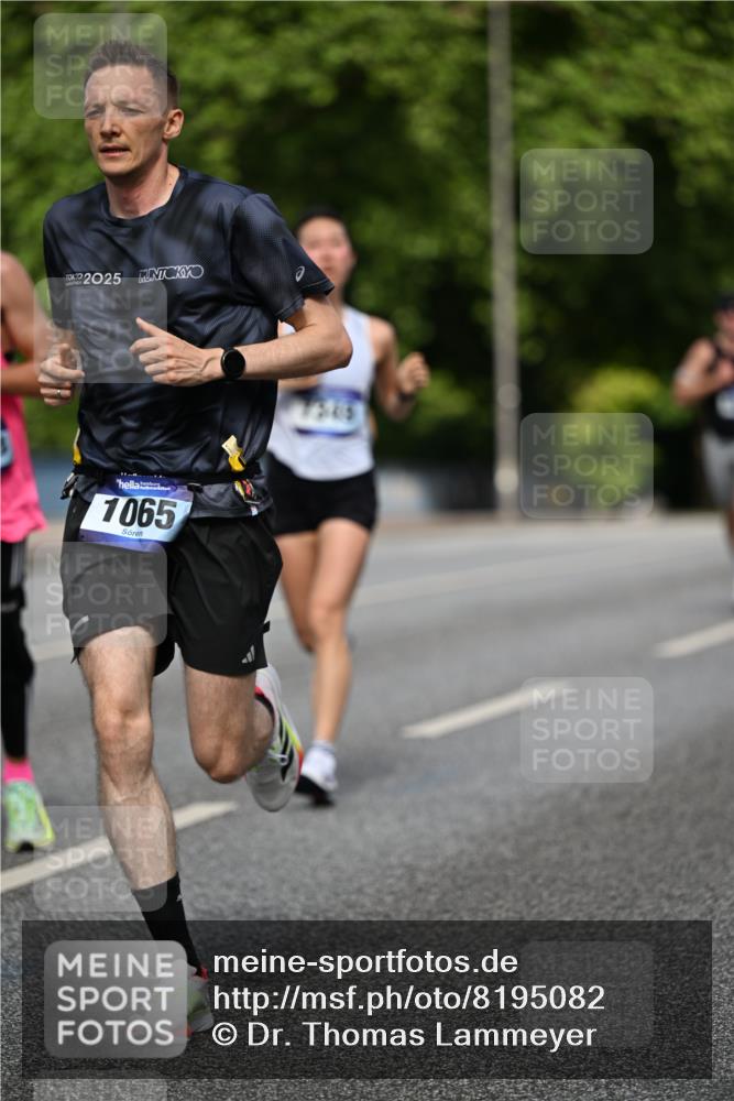 29.06.2025 - hella hamburg halbmarathon Dr. Thomas Lammeyer http://msf.ph/oto/8195082 29.06.2025 09:47:50 Kennedybrücke 1065, 2021, 2879, 3075, 3845, 3968, 4678, 5367, 7349, 8473, 8731, 9047, 10790, 10848 meine-sportfotos.de