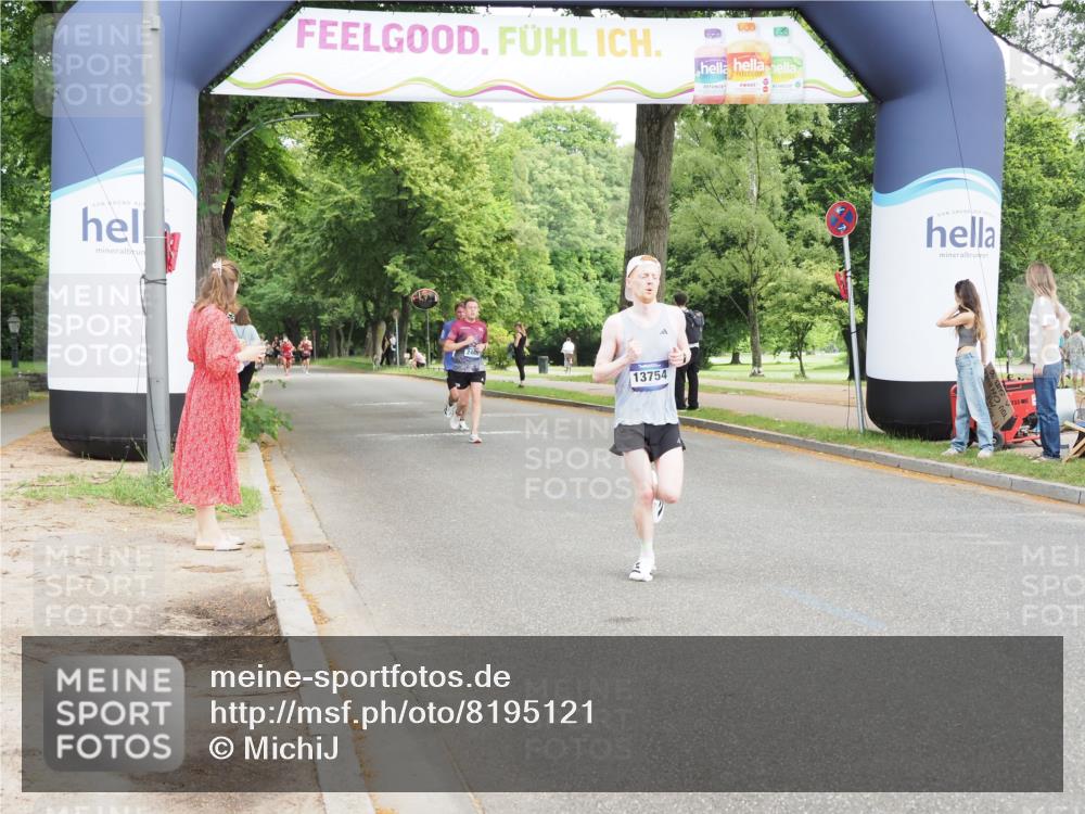 29.06.2025 - hella hamburg halbmarathon MichiJ http://msf.ph/oto/8195121 29.06.2025 10:20:28 Zwischen KM18-KM19 2851, 5826, 7481, 10017, 11413, 11857, 13754, 17322, 18177 meine-sportfotos.de