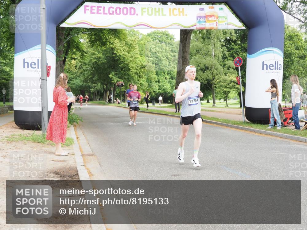 29.06.2025 - hella hamburg halbmarathon MichiJ http://msf.ph/oto/8195133 29.06.2025 10:20:28 Zwischen KM18-KM19 2851, 5826, 7481, 10017, 11413, 11857, 13754, 17322, 18177 meine-sportfotos.de