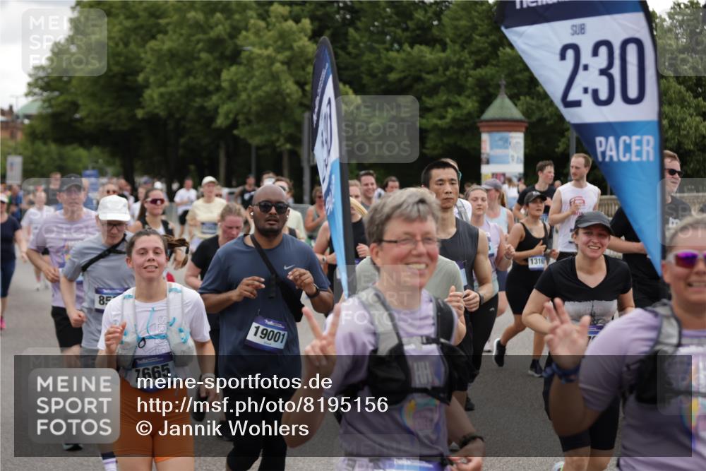 29.06.2025 - hella hamburg halbmarathon Jannik Wohlers http://msf.ph/oto/8195156 29.06.2025 11:14:07 Lombardsbrücke 1279, 1666, 1757, 2117, 2150, 2251, 2431, 2493, 3495, 3621, 3659, 3784, 4126, 4529, 4701, 4702, 5109, 5241, 5502, 5918, 5968, 5977, 6046, 6239, 6461, 6525, 6558, 6659, 6738, 7112, 7492, 7595, 7665, 7814, 7949, 8291, 8345, 8524, 8570, 8728, 8832, 8880, 9118, 9726, 9941, 9952, 10015, 10127, 10185, 10273, 10457, 10501, 11090, 11480, 11529, 11761, 11902, 12612, 12749, 13146, 13162, 13295, 13338, 13404, 13790, 13955, 13977, 14455, 14616, 14716, 14763, 14886 meine-sportfotos.de
