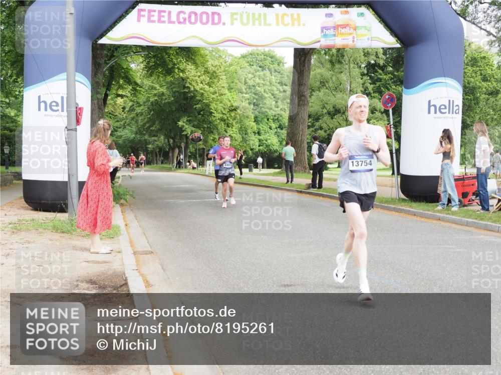 29.06.2025 - hella hamburg halbmarathon MichiJ http://msf.ph/oto/8195261 29.06.2025 10:20:29 Zwischen KM18-KM19 2851, 5826, 11857, 13754, 17322, 18177 meine-sportfotos.de