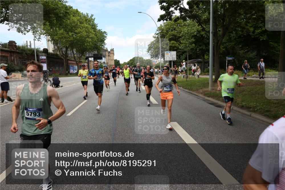 29.06.2025 - hella hamburg halbmarathon Yannick Fuchs http://msf.ph/oto/8195291 29.06.2025 11:22:31 20KM 1640, 2514, 2526, 2914, 3131, 3365, 3421, 3613, 3681, 3778, 4122, 4366, 4561, 4570, 4817, 4969, 4993, 5496, 5793, 5798, 5806, 5943, 6048, 6444, 6859, 7162, 7667, 8124, 8349, 8787, 8806, 9133, 9512, 9830, 10198, 10391, 10573, 10586, 10710, 11787, 11793, 11879, 12230, 12404, 13057, 13316, 13335, 13910, 14041, 14265, 14304, 14338, 14521, 14808, 15466, 15709, 15721, 15722, 16010, 16447, 16558, 16650, 16769, 17185, 17199, 17595, 17712, 17714, 17989, 18402, 18604, 18742 meine-sportfotos.de