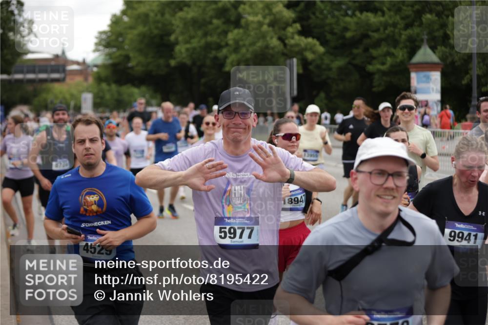 29.06.2025 - hella hamburg halbmarathon Jannik Wohlers http://msf.ph/oto/8195422 29.06.2025 11:14:10 Lombardsbrücke 1279, 1666, 1757, 2150, 2251, 2431, 3269, 3495, 3621, 3659, 3784, 3872, 3887, 3888, 4529, 4701, 4702, 5109, 5241, 5918, 5968, 5977, 6046, 6239, 6461, 6525, 6558, 6659, 6738, 7112, 7492, 7595, 7665, 7814, 7949, 8291, 8345, 8524, 8570, 8728, 9118, 9726, 9941, 9952, 10015, 10127, 10185, 10231, 10233, 10501, 11529, 11761, 11902, 12612, 12749, 12971, 13146, 13162, 13295, 13338, 13396, 13404, 13790, 13955, 13977, 14455, 14616, 14716, 14763, 14886, 14943, 15167 meine-sportfotos.de