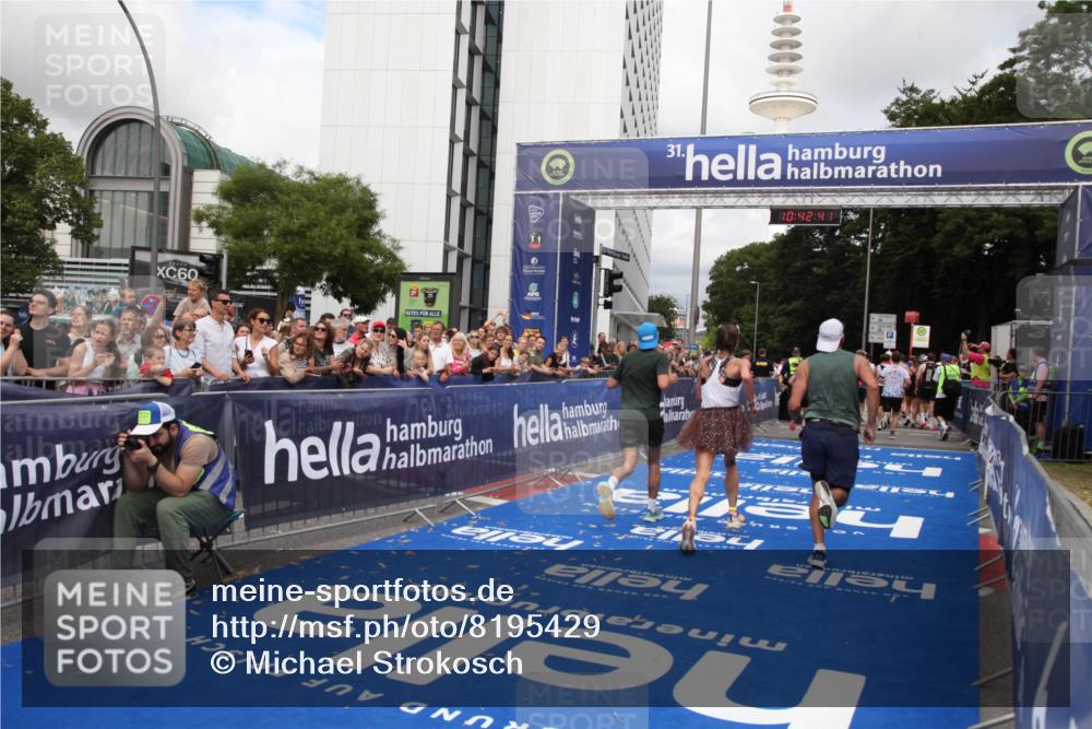 29.06.2025 - hella hamburg halbmarathon Michael Strokosch http://msf.ph/oto/8195429 29.06.2025 10:42:40 Ziel 1700, 1735, 4235, 7508, 13483, 16295, 17000, 17016, 18275, 18632, 18680 meine-sportfotos.de