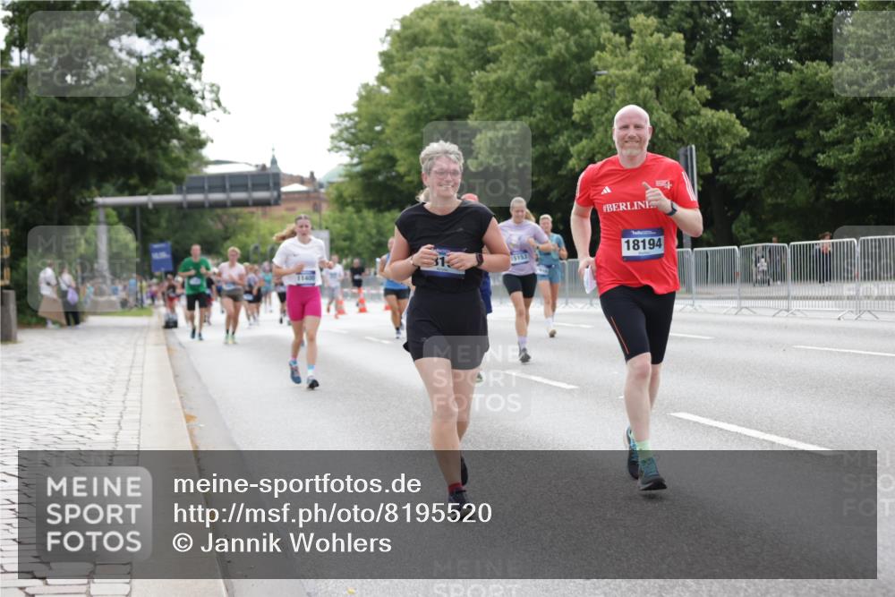 29.06.2025 - hella hamburg halbmarathon Jannik Wohlers http://msf.ph/oto/8195520 29.06.2025 10:24:37 Lombardsbrücke 1740, 2000, 2108, 2249, 3920, 4008, 4010, 4444, 5126, 7778, 8083, 9573, 11400, 11921, 14649, 15153, 15679, 15942, 17185, 17954, 18194, 18198 meine-sportfotos.de