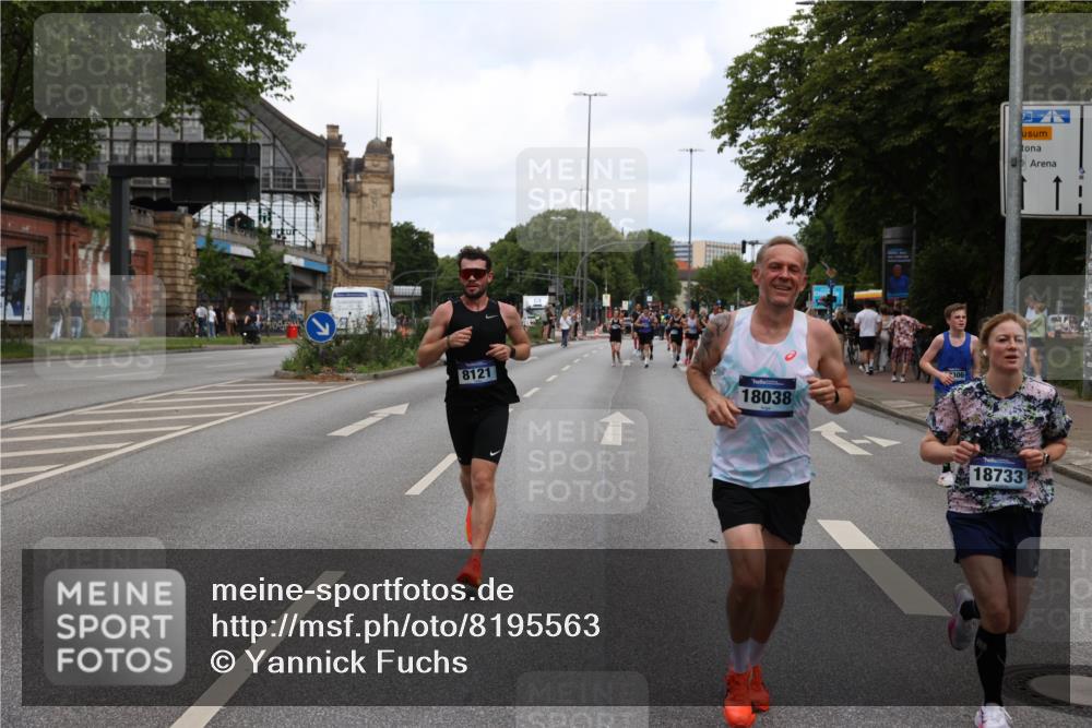 29.06.2025 - hella hamburg halbmarathon Yannick Fuchs http://msf.ph/oto/8195563 29.06.2025 10:31:36 20KM 1385, 1411, 1571, 3959, 4860, 4865, 5003, 5092, 5307, 5315, 5961, 6123, 6529, 7310, 7482, 7831, 8084, 8121, 8362, 9178, 9296, 9313, 10680, 10738, 11120, 11833, 13972, 14459, 14691, 14934, 15261, 15939, 16523, 17024, 17192, 17306, 17658, 17723, 18038, 18062, 18384, 18733, 18824 meine-sportfotos.de