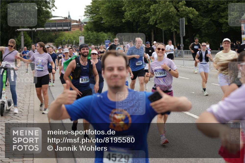 29.06.2025 - hella hamburg halbmarathon Jannik Wohlers http://msf.ph/oto/8195580 29.06.2025 11:14:11 Lombardsbrücke 1279, 1666, 1757, 2150, 2251, 2431, 3269, 3495, 3621, 3659, 3784, 3872, 3887, 3888, 4529, 4701, 4702, 5109, 5241, 5737, 5918, 5968, 5977, 6046, 6239, 6461, 6525, 6558, 6659, 6738, 7112, 7492, 7595, 7665, 7814, 7949, 8291, 8345, 8524, 8570, 8728, 9118, 9726, 9941, 9952, 10015, 10127, 10185, 10231, 10233, 10501, 10947, 10949, 11529, 11761, 11902, 12612, 12971, 13146, 13162, 13295, 13338, 13396, 13404, 13790, 13955, 13977, 14455, 14616, 14716, 14763, 14886, 14943, 15167 meine-sportfotos.de