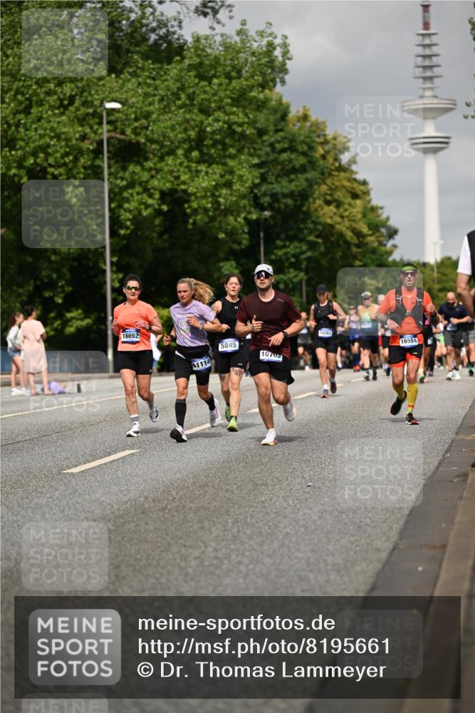 29.06.2025 - hella hamburg halbmarathon Dr. Thomas Lammeyer http://msf.ph/oto/8195661 29.06.2025 10:11:23 Kennedybrücke 4262, 4502, 5287, 5807, 5845, 5926, 6517, 6833, 7503, 8585, 10283, 10700, 10703, 11114, 11394 meine-sportfotos.de