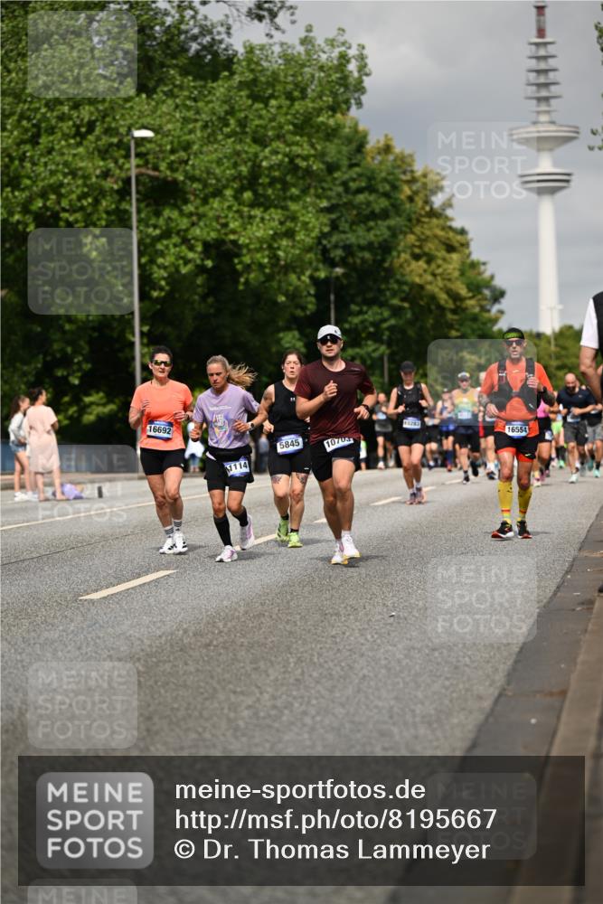 29.06.2025 - hella hamburg halbmarathon Dr. Thomas Lammeyer http://msf.ph/oto/8195667 29.06.2025 10:11:23 Kennedybrücke 4262, 4502, 5287, 5807, 5845, 5926, 6517, 6833, 7503, 8585, 10283, 10700, 10703, 11114, 11394 meine-sportfotos.de
