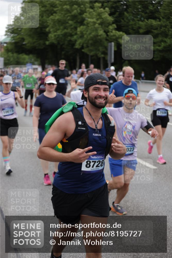 29.06.2025 - hella hamburg halbmarathon Jannik Wohlers http://msf.ph/oto/8195727 29.06.2025 11:14:13 Lombardsbrücke 1279, 1666, 2150, 2251, 2431, 3269, 3495, 3621, 3659, 3784, 3872, 3887, 3888, 4529, 4701, 4702, 5109, 5241, 5737, 5918, 5968, 5977, 6046, 6239, 6264, 6268, 6461, 6525, 6659, 6738, 7112, 7595, 7665, 7814, 7949, 8291, 8345, 8570, 8728, 9118, 9941, 9952, 10015, 10127, 10231, 10233, 10501, 10947, 10949, 11257, 11529, 11761, 11902, 12971, 13146, 13162, 13295, 13338, 13396, 13404, 13790, 13955, 13977, 14455, 14616, 14716, 14763, 14886, 14943, 15167 meine-sportfotos.de