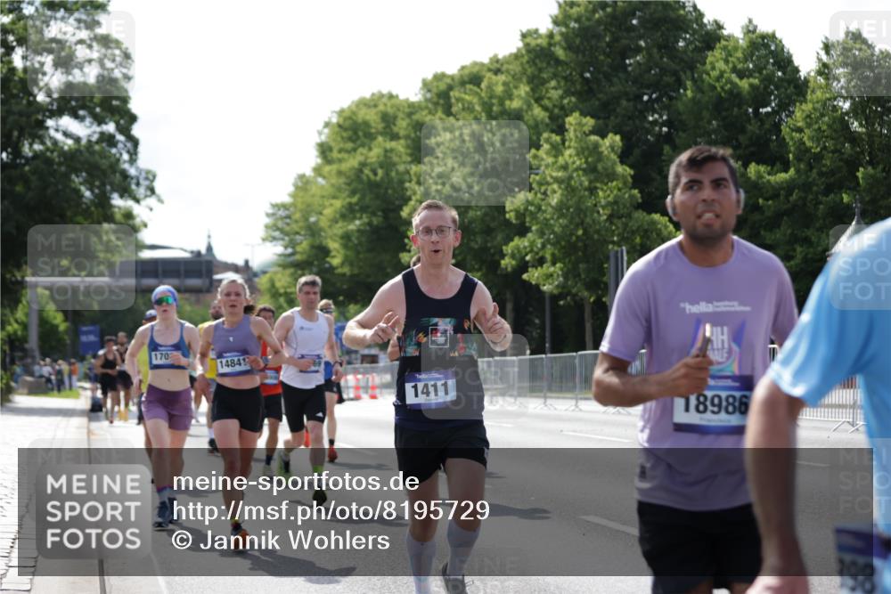 29.06.2025 - hella hamburg halbmarathon Jannik Wohlers http://msf.ph/oto/8195729 29.06.2025 09:46:33 Lombardsbrücke 1053, 1396, 1411, 1577, 3005, 5193, 5660, 7080, 7466, 7622, 7867, 8323, 10477, 11898, 12899, 13199, 13493, 13494, 13729, 13771, 14069, 14385, 14841, 14899, 15390, 16417, 16505, 16619, 16881, 17014, 17137, 17329, 18026, 18357, 18600, 18731, 18824, 18906, 18986 meine-sportfotos.de