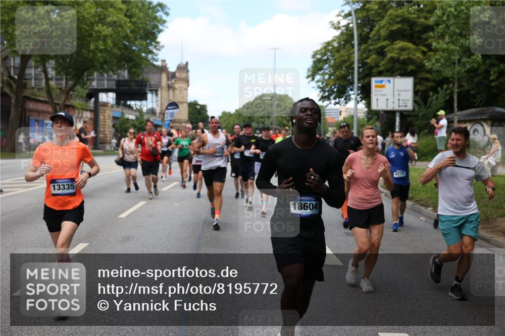 29.06.2025 - hella hamburg halbmarathon Yannick Fuchs http://msf.ph/oto/8195772 29.06.2025 11:22:35 20KM 1640, 1740, 2514, 2914, 3131, 3365, 3421, 3613, 4122, 4366, 4561, 4570, 4817, 4969, 4993, 5496, 5798, 5806, 5943, 6444, 6859, 7162, 7667, 8031, 8349, 8787, 9133, 9217, 9512, 9830, 10391, 10573, 10586, 10710, 11122, 11787, 11793, 11879, 12230, 12404, 13057, 13335, 13910, 14041, 14265, 14338, 14521, 14808, 15466, 15709, 15721, 15722, 16010, 16558, 16650, 16769, 17185, 17595, 17712, 17714, 17989, 18402, 18604 meine-sportfotos.de