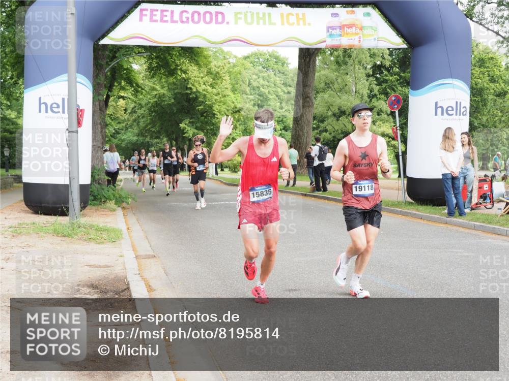 29.06.2025 - hella hamburg halbmarathon MichiJ http://msf.ph/oto/8195814 29.06.2025 10:20:45 Zwischen KM18-KM19 15835, 19118 meine-sportfotos.de