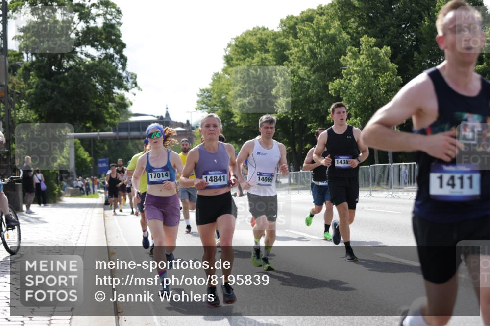 29.06.2025 - hella hamburg halbmarathon Jannik Wohlers http://msf.ph/oto/8195839 29.06.2025 09:46:34 Lombardsbrücke 1053, 1396, 1411, 1577, 3005, 5193, 5660, 7080, 7466, 7622, 7867, 8323, 9519, 10477, 11055, 11898, 12899, 13148, 13199, 13493, 13494, 13729, 13771, 13991, 14069, 14385, 14448, 14841, 14899, 15390, 16417, 16425, 16505, 16881, 17014, 17137, 17329, 17877, 18026, 18357, 18600, 18731, 18824, 18906, 18986 meine-sportfotos.de