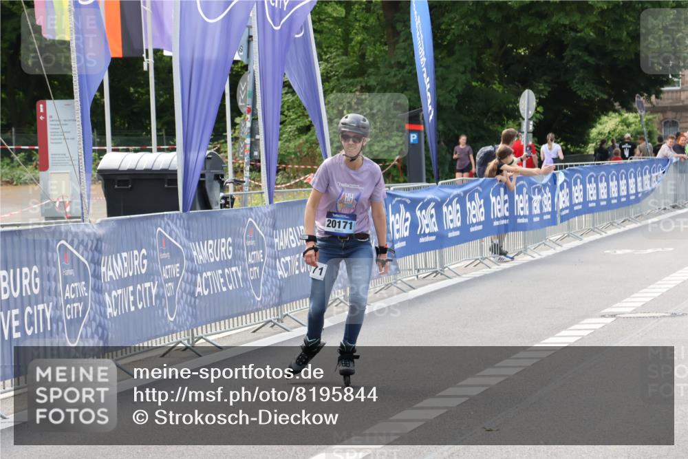 29.06.2025 - hella hamburg halbmarathon Strokosch-Dieckow http://msf.ph/oto/8195844 29.06.2025 09:40:26 Ziel 20171 meine-sportfotos.de