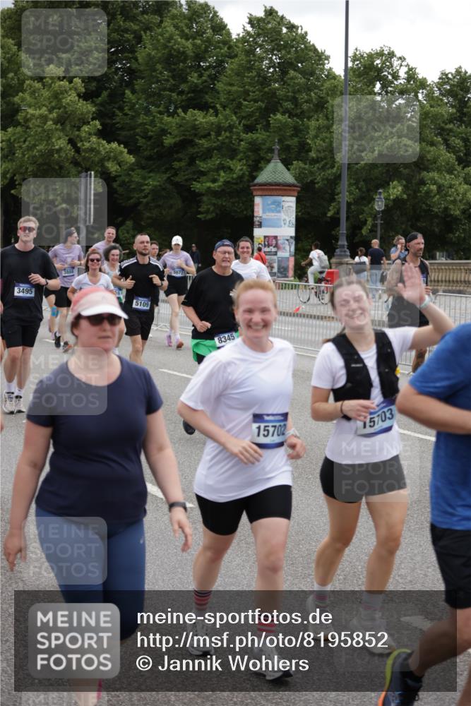 29.06.2025 - hella hamburg halbmarathon Jannik Wohlers http://msf.ph/oto/8195852 29.06.2025 11:14:15 Lombardsbrücke 1279, 1666, 2150, 2251, 3269, 3495, 3621, 3659, 3872, 3887, 3888, 4529, 4701, 4702, 5109, 5737, 5918, 5968, 5977, 6046, 6239, 6264, 6268, 6461, 6525, 6659, 6738, 7112, 7595, 7665, 7949, 8291, 8345, 8570, 8728, 9118, 9941, 9952, 10015, 10231, 10233, 10501, 10947, 10949, 11257, 11761, 11902, 12971, 13146, 13162, 13295, 13338, 13396, 13404, 13790, 13955, 14120, 14455, 14616, 14716, 14763, 14886, 14943, 15167, 16462, 16463 meine-sportfotos.de