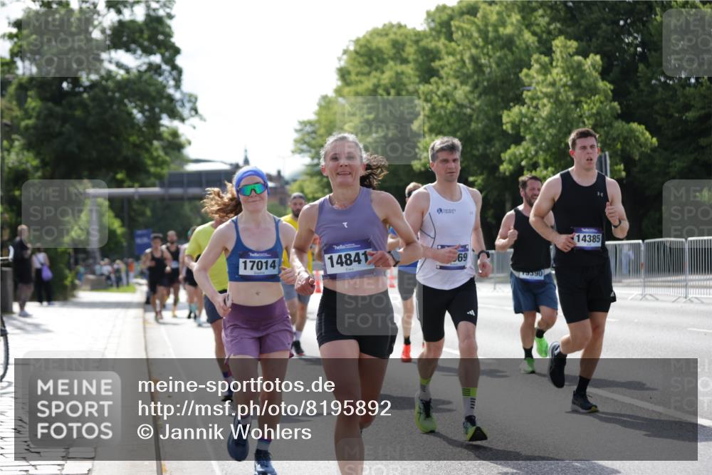 29.06.2025 - hella hamburg halbmarathon Jannik Wohlers http://msf.ph/oto/8195892 29.06.2025 09:46:34 Lombardsbrücke 1053, 1396, 1411, 1577, 3005, 5193, 5660, 7080, 7466, 7622, 7867, 8323, 9519, 10477, 11055, 11898, 12899, 13148, 13199, 13493, 13494, 13729, 13771, 13991, 14069, 14385, 14448, 14841, 14899, 15390, 16417, 16425, 16505, 16881, 17014, 17137, 17329, 17877, 18026, 18357, 18600, 18731, 18824, 18906, 18986 meine-sportfotos.de