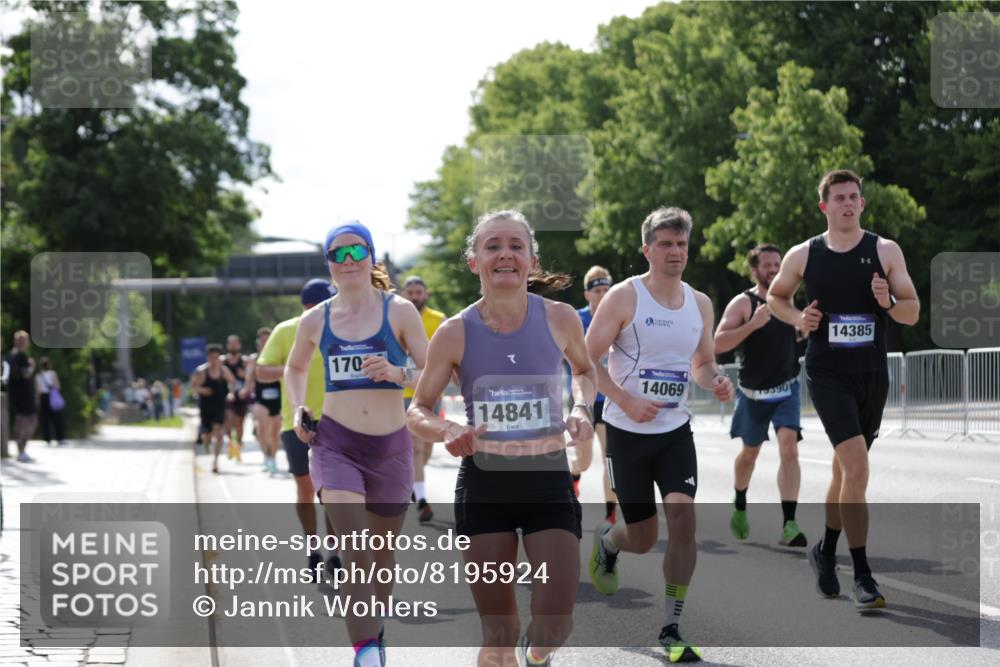 29.06.2025 - hella hamburg halbmarathon Jannik Wohlers http://msf.ph/oto/8195924 29.06.2025 09:46:34 Lombardsbrücke 1053, 1396, 1411, 1577, 3005, 5193, 5660, 7080, 7466, 7622, 7867, 8323, 9519, 10477, 11055, 11898, 12899, 13148, 13199, 13493, 13494, 13729, 13771, 13991, 14069, 14385, 14448, 14841, 14899, 15390, 16417, 16425, 16505, 16881, 17014, 17137, 17329, 17877, 18026, 18357, 18600, 18731, 18824, 18906, 18986 meine-sportfotos.de