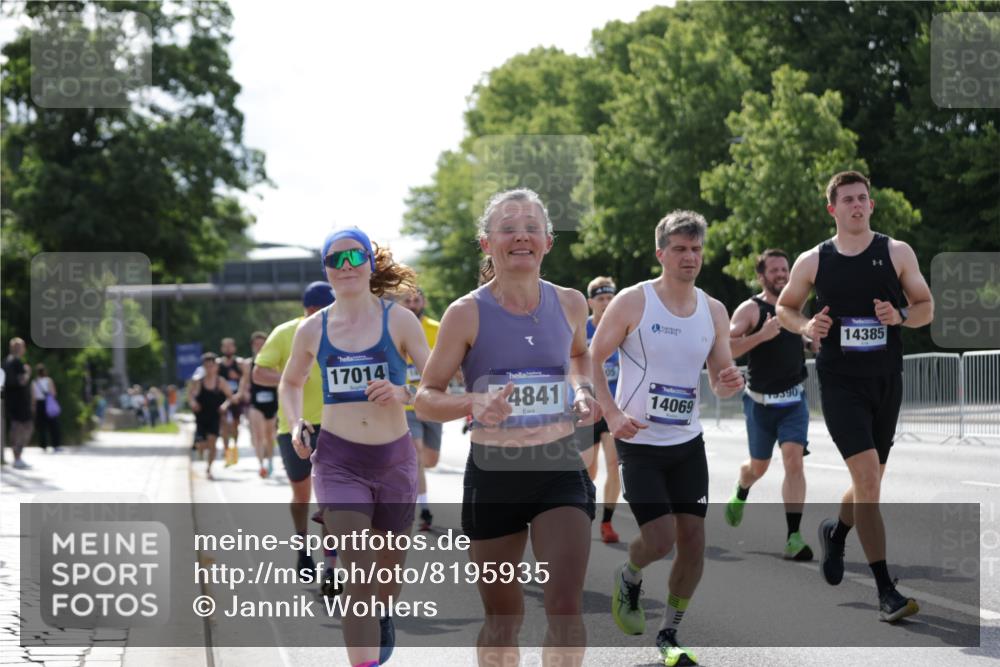 29.06.2025 - hella hamburg halbmarathon Jannik Wohlers http://msf.ph/oto/8195935 29.06.2025 09:46:34 Lombardsbrücke 1053, 1396, 1411, 1577, 3005, 5193, 5660, 7080, 7466, 7622, 7867, 8323, 9519, 10477, 11055, 11898, 12899, 13148, 13199, 13493, 13494, 13729, 13771, 13991, 14069, 14385, 14448, 14841, 14899, 15390, 16417, 16425, 16505, 16881, 17014, 17137, 17329, 17877, 18026, 18357, 18600, 18731, 18824, 18906, 18986 meine-sportfotos.de