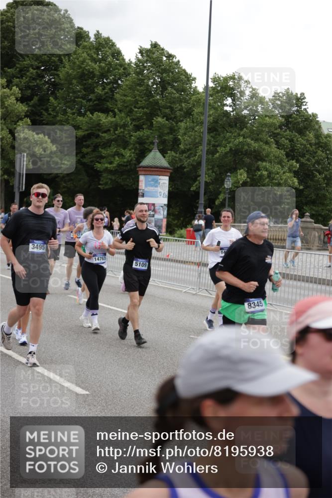 29.06.2025 - hella hamburg halbmarathon Jannik Wohlers http://msf.ph/oto/8195938 29.06.2025 11:14:16 Lombardsbrücke 1279, 1666, 2150, 3269, 3495, 3621, 3659, 3872, 3887, 3888, 4701, 4702, 5109, 5576, 5737, 5918, 5968, 5977, 6046, 6239, 6264, 6268, 6461, 6525, 6659, 6738, 7949, 8291, 8345, 8570, 8728, 9118, 9941, 10015, 10231, 10233, 10501, 10947, 10949, 11257, 11761, 11902, 12971, 13162, 13295, 13338, 13396, 13404, 13955, 14120, 14455, 14616, 14716, 14763, 14886, 14943, 15167, 16462, 16463 meine-sportfotos.de