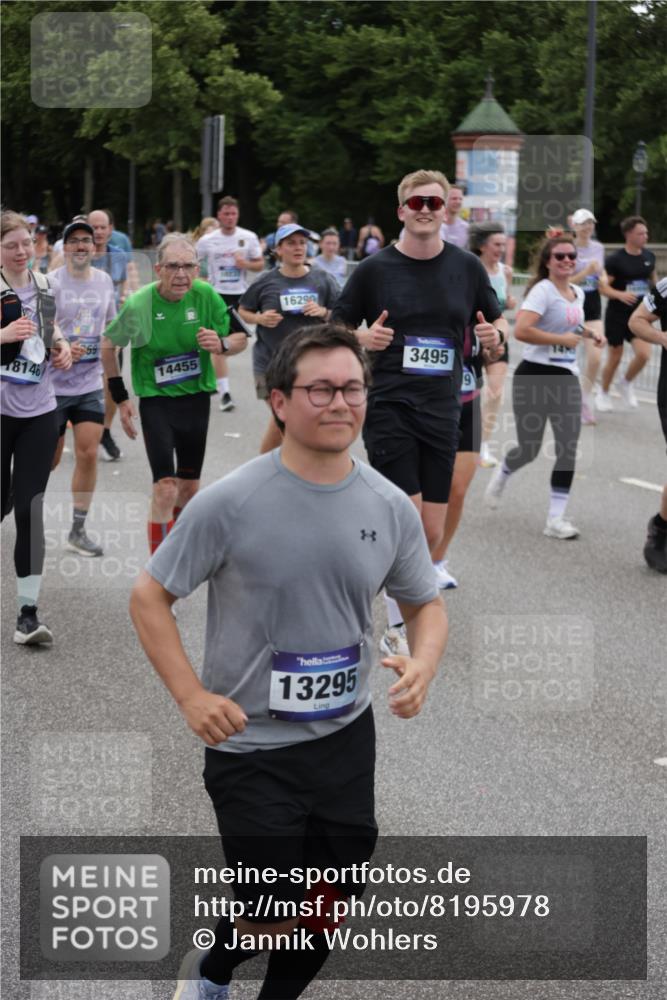 29.06.2025 - hella hamburg halbmarathon Jannik Wohlers http://msf.ph/oto/8195978 29.06.2025 11:14:17 Lombardsbrücke 1666, 2150, 2875, 3269, 3495, 3621, 3659, 3872, 3887, 3888, 4701, 4702, 5109, 5576, 5737, 5918, 5968, 5977, 6046, 6239, 6264, 6268, 6461, 6659, 6738, 7819, 7949, 8345, 8404, 8728, 9118, 10015, 10231, 10233, 10501, 10947, 10949, 11257, 11761, 11902, 12971, 13162, 13295, 13338, 13396, 13955, 14120, 14455, 14616, 14716, 14763, 14886, 14943, 15167, 16462, 16463, 18770, 19136 meine-sportfotos.de