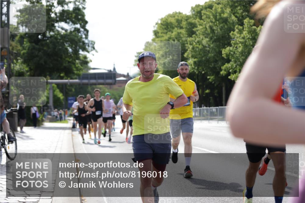 29.06.2025 - hella hamburg halbmarathon Jannik Wohlers http://msf.ph/oto/8196018 29.06.2025 09:46:36 Lombardsbrücke 1053, 1396, 1411, 1577, 2563, 3005, 5193, 5660, 7080, 7466, 7622, 7867, 8323, 9519, 10477, 11055, 11898, 12204, 12899, 13148, 13199, 13493, 13494, 13729, 13771, 13991, 14069, 14385, 14448, 14841, 14899, 15390, 16417, 16425, 16881, 17014, 17137, 17329, 17877, 18026, 18357, 18600, 18731, 18824, 18906, 18986 meine-sportfotos.de