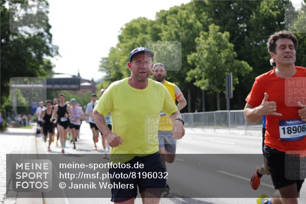 29.06.2025 - hella hamburg halbmarathon Jannik Wohlers http://msf.ph/oto/8196032 29.06.2025 09:46:36 Lombardsbrücke 1053, 1396, 1411, 1577, 2563, 3005, 5193, 5660, 7080, 7466, 7622, 7867, 8323, 9519, 10477, 11055, 11898, 12204, 12899, 13148, 13199, 13493, 13494, 13729, 13771, 13991, 14069, 14385, 14448, 14841, 14899, 15390, 16417, 16425, 16881, 17014, 17137, 17329, 17877, 18026, 18357, 18600, 18731, 18824, 18906, 18986 meine-sportfotos.de