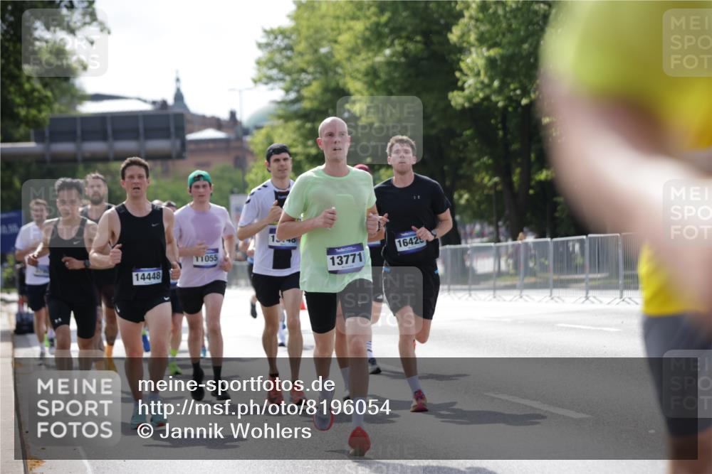 29.06.2025 - hella hamburg halbmarathon Jannik Wohlers http://msf.ph/oto/8196054 29.06.2025 09:46:37 Lombardsbrücke 1053, 1396, 1411, 1577, 2563, 3005, 3790, 3935, 5193, 5660, 7080, 7466, 7622, 7867, 8323, 9519, 10477, 11055, 11370, 11898, 12204, 13148, 13199, 13493, 13494, 13729, 13771, 13991, 14069, 14385, 14448, 14841, 14899, 14975, 15390, 16417, 16425, 16881, 17014, 17137, 17329, 17877, 18357, 18455, 18600, 18731, 18824, 18906, 18986 meine-sportfotos.de